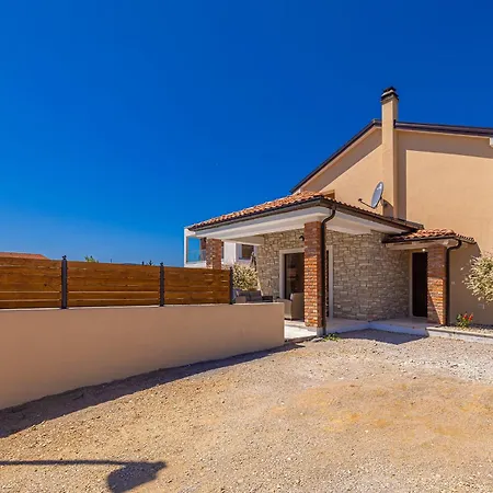 Сasa de vacaciones House Divna Pinezići