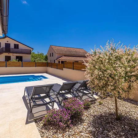House Divna * Pinezići