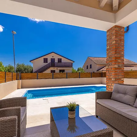 Сasa de vacaciones House Divna Pinezići