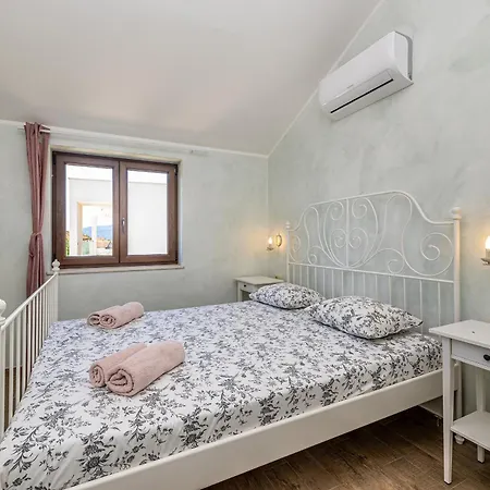 House Divna Pinezići