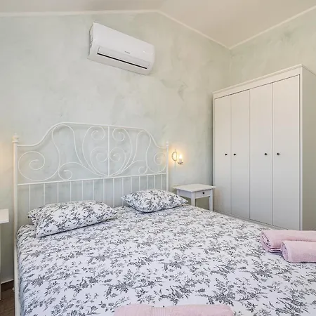 Сasa de vacaciones House Divna Pinezići
