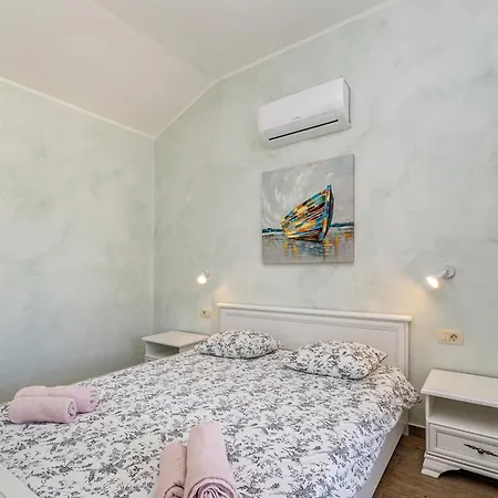 House Divna Сasa de vacaciones Pinezići